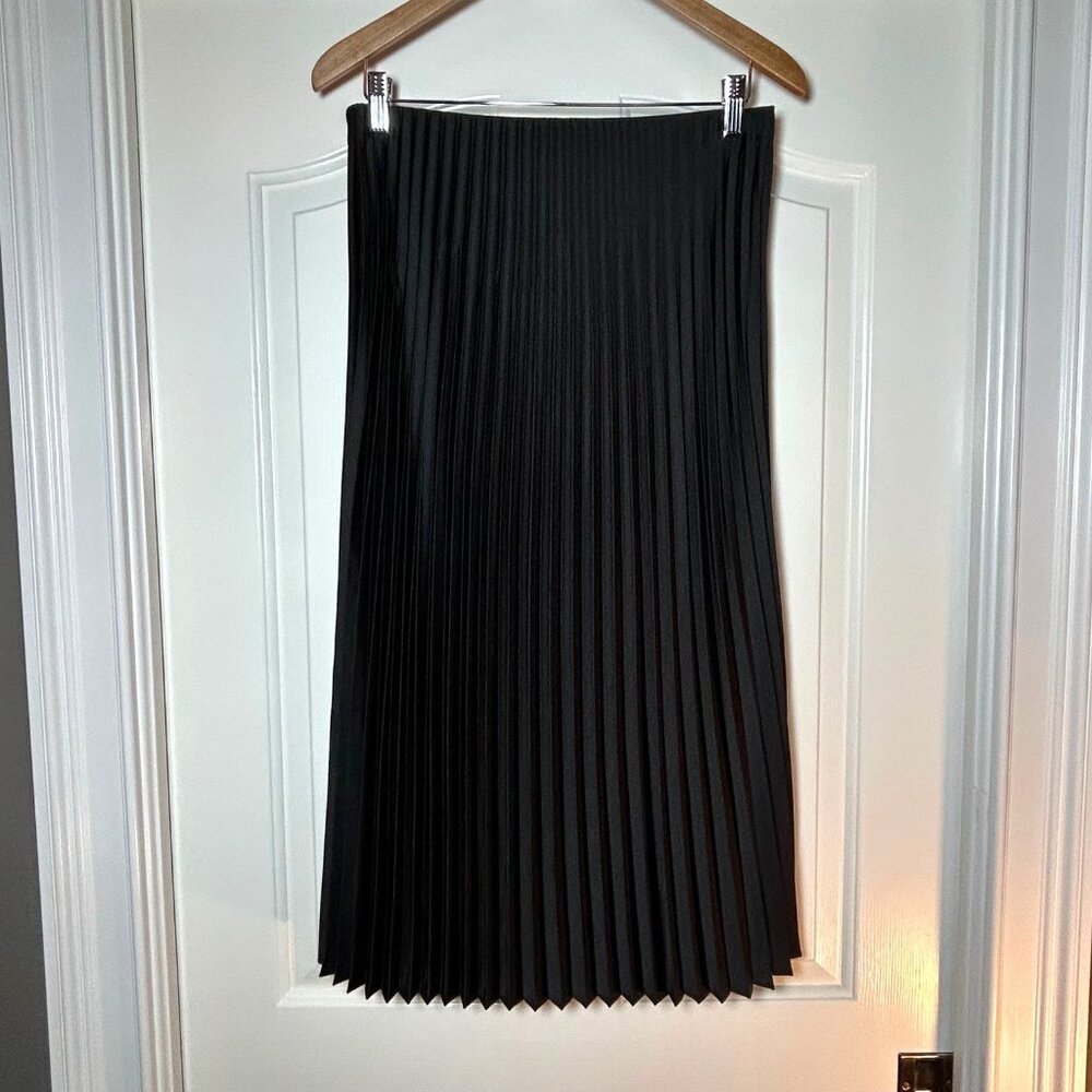 J. Crew Pleated pull-on skirt in Black Size S